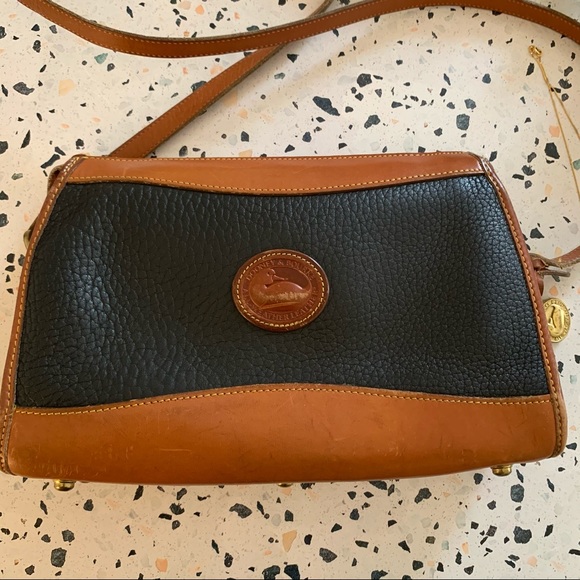 Vintage Dooney & Bourke Classic Top Zip Crossbody - Picture 2 of 16